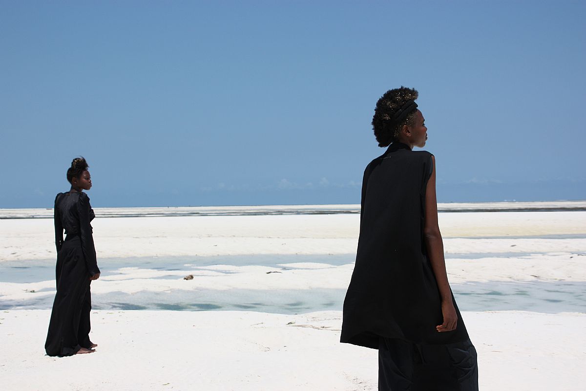Dopo Roma, la mostra Santafrika di Sant#8217;Era e Sabrina Poli approda in Kenya nella suggestiva isola di Manda